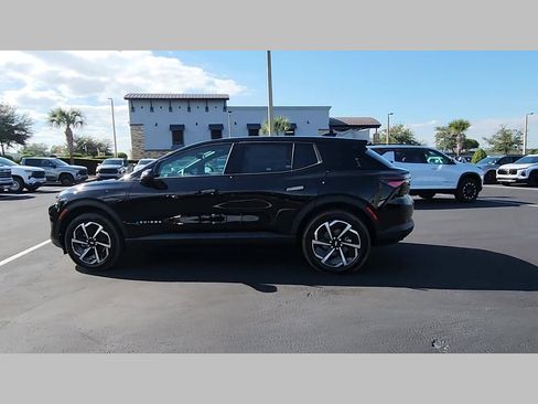 New 2026 Chevrolet Equinox EV LT image 18