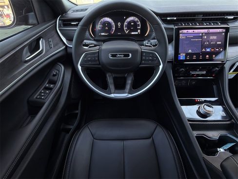 New 2025 Jeep Grand Cherokee Limited w/ Black Appearance Package image 11