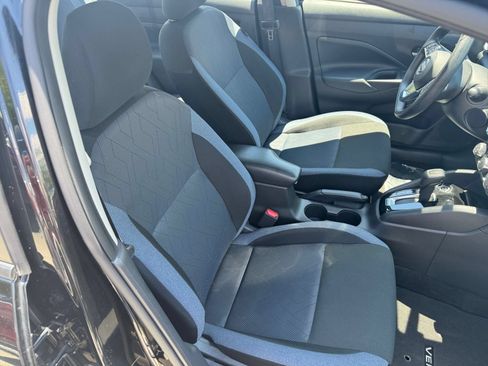 Used 2025 Nissan Versa SV FWD image 33