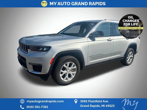 Used 2023 Jeep Grand Cherokee L Limited w/ Luxury Tech Group II AWD/4WD image 3
