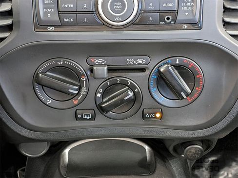 Used 2013 Nissan Juke S image 20