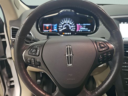 Used 2018 Lincoln MKT AWD w/ Technology Package image 12