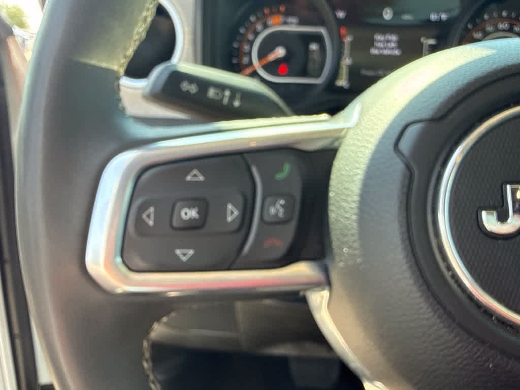 Used 2025 Jeep Wrangler Unlimited Sahara AWD/4WD image 23