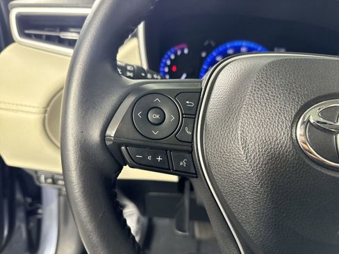 Used 2022 Toyota Corolla Cross XLE image 12