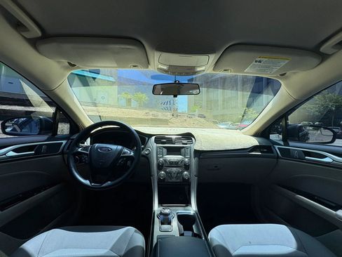 Used 2017 Ford Fusion SE FWD image 16
