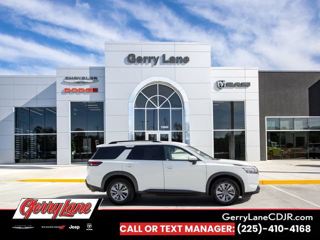 Used 2025 Nissan Pathfinder SV FWD image 1