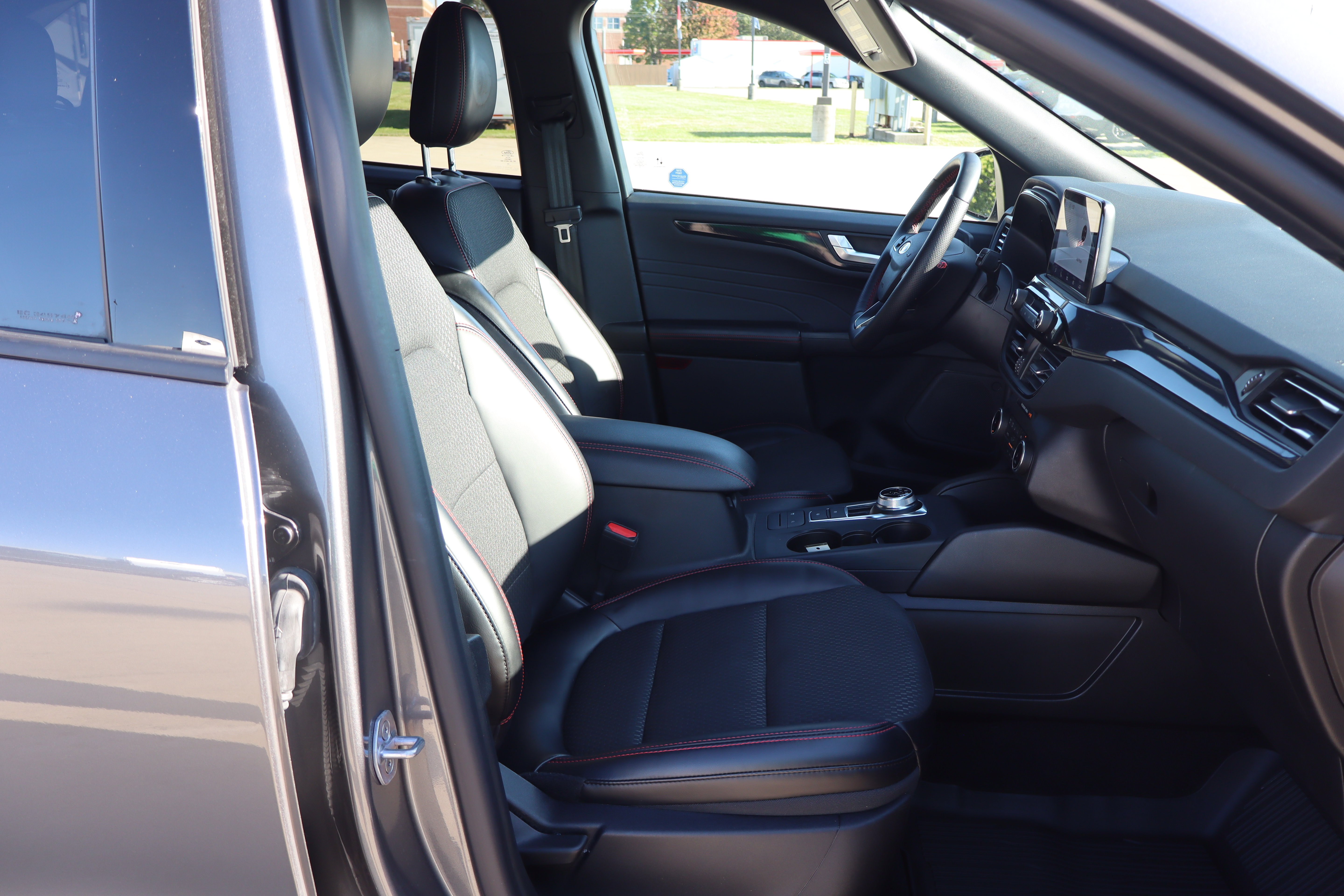 Used 2024 Ford Escape ST-Line AWD/4WD image 12