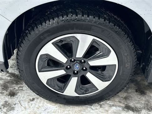 Used 2018 Subaru Forester 2.5i Premium w/ All-Weather Package image 20