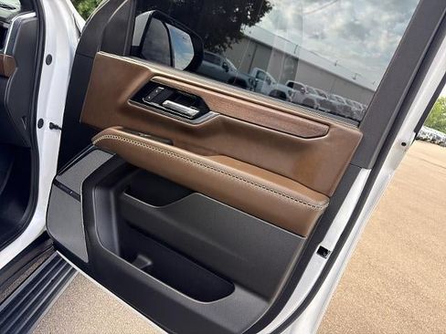 Used 2025 GMC Yukon XL Denali Ultimate w/ LPO, Floor Liner Package AWD/4WD image 16