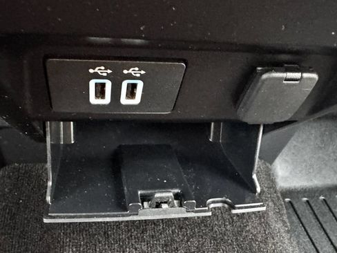 Used 2018 Ford F150 XLT w/ Equipment Group 302A Luxury AWD/4WD image 25