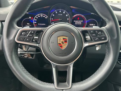 Used 2023 Porsche Cayenne Platinum Edition image 18
