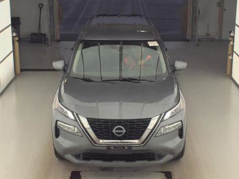 Used 2023 Nissan Rogue SV image 2