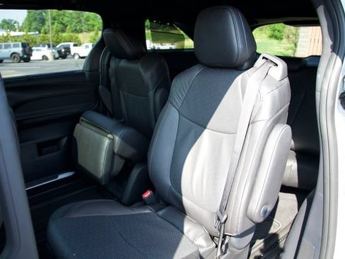 Used 2026 Toyota Sienna Limited AWD/4WD image 19
