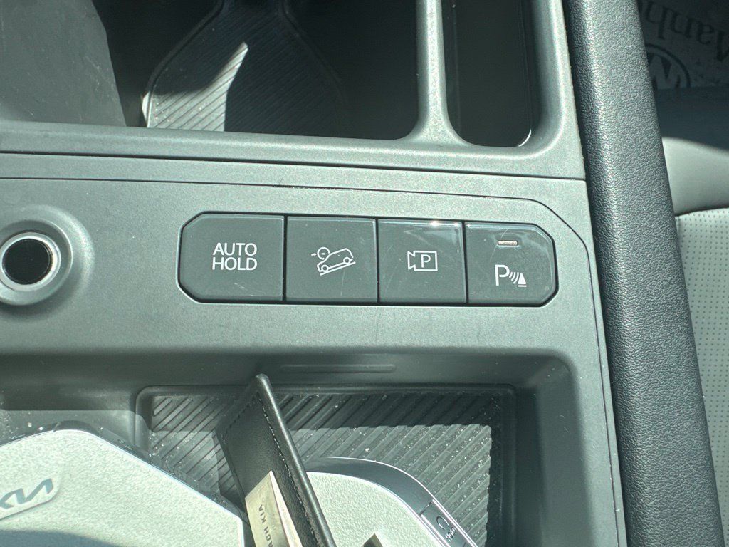 Used 2024 Kia EV9 Light Long Range RWD image 15