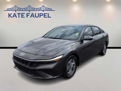 Used 2024 Hyundai Elantra SE FWD image 3