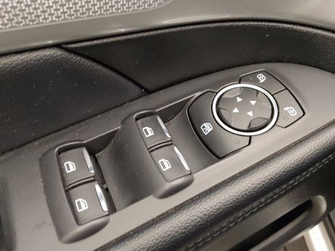 Used 2017 Ford Explorer XLT w/ Equipment Group 201A FWD image 27
