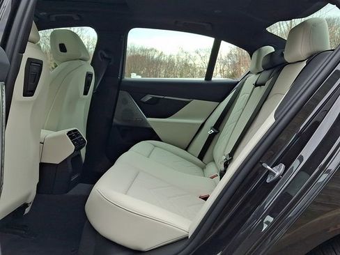 New 2026 BMW 530i xDrive w/ Premium Package AWD/4WD image 9