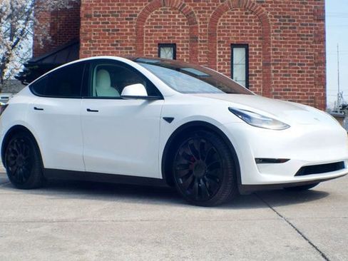 Used 2021 Tesla Model Y Performance image 3
