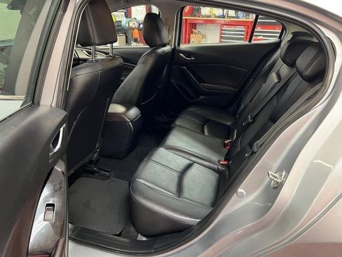 Used 2018 MAZDA MAZDA3 Touring FWD image 8