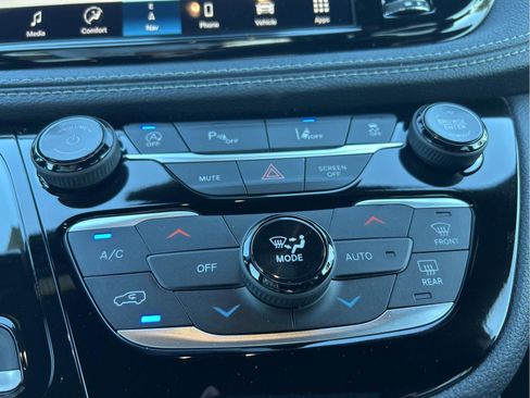 New 2026 Chrysler Pacifica Limited image 30