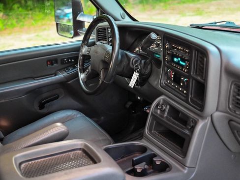 Used 2006 GMC Sierra 2500 SLT w/ Heavy-Duty Power Package AWD/4WD image 74