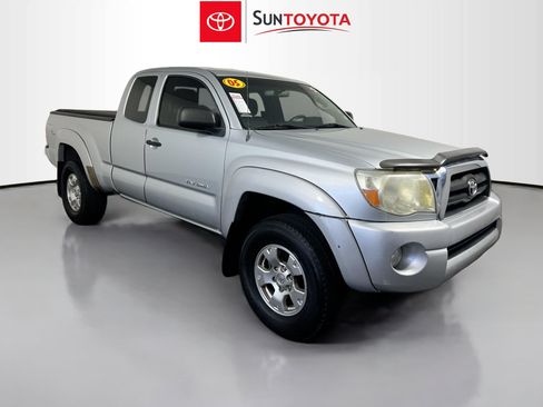 Used 2005 Toyota Tacoma PreRunner RWD image 1