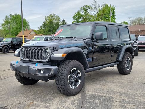 Used 2025 Jeep Wrangler Unlimited Rubicon 4xe w/ Safety Group AWD/4WD image 2