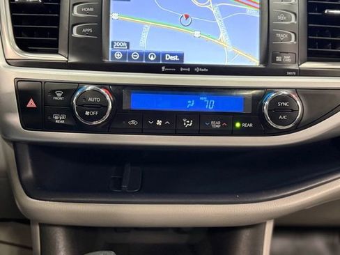 Used 2017 Toyota Highlander XLE image 31