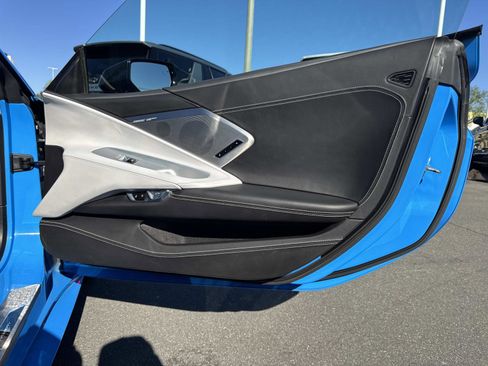 Used 2021 Chevrolet Corvette 2dr Stingray Conv w/ Z51 Performance Package image 25