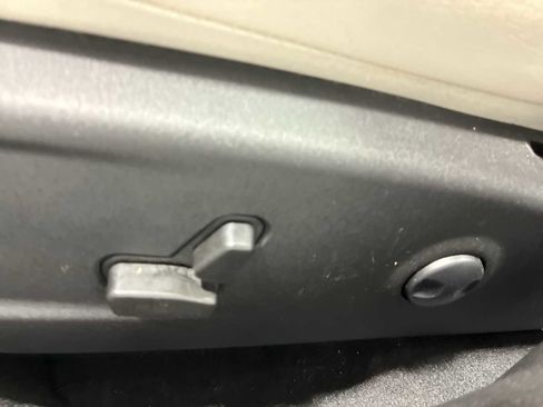 Used 2022 Chrysler 300 Touring L w/ Comfort Group image 14