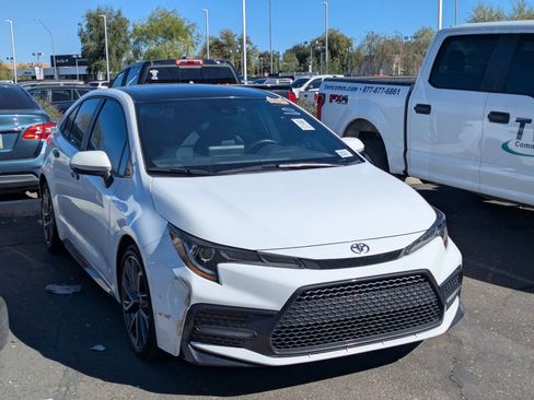 Used 2021 Toyota Corolla XSE image 3