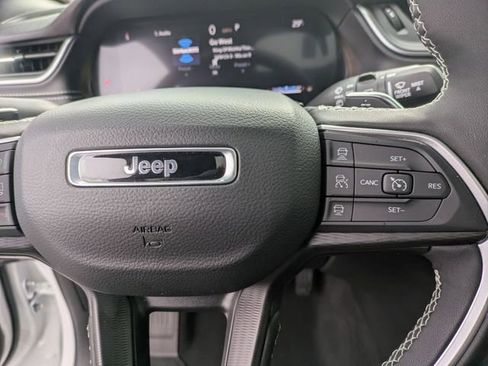 Certified 2025 Jeep Grand Cherokee Laredo X w/ Luxury Tech Group I image 16