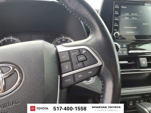 Used 2022 Toyota Highlander LE AWD/4WD image 19