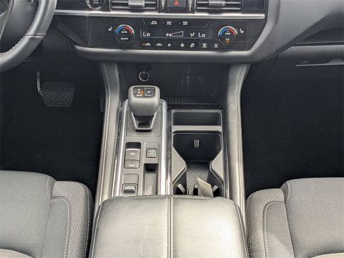 Used 2025 Nissan Pathfinder SV image 20