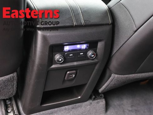 Used 2023 Chevrolet Traverse LT AWD/4WD image 23