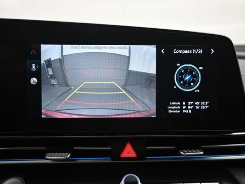 Used 2024 Hyundai Elantra SEL FWD image 18