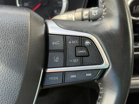 Used 2022 Toyota Highlander LE AWD/4WD image 22