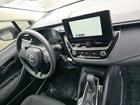Used 2025 Toyota Corolla LE image 11