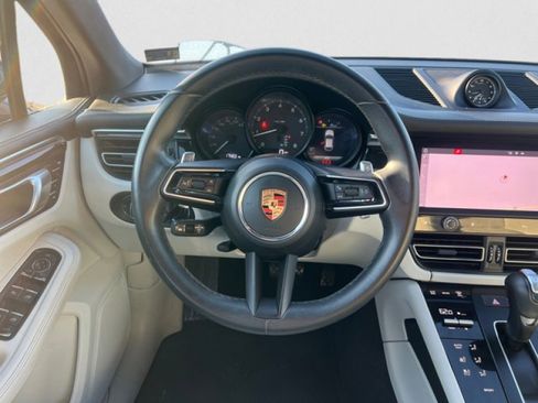 Used 2023 Porsche Macan image 15