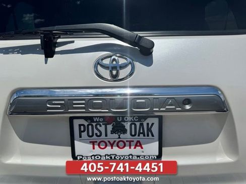 Used 2018 Toyota Sequoia Platinum RWD image 32
