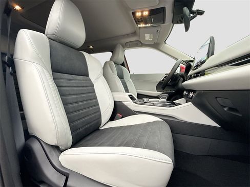 New 2025 Mitsubishi Outlander SE image 31