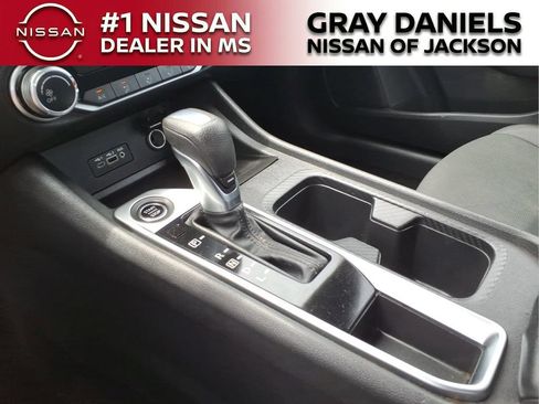 Used 2022 Nissan Sentra SV FWD image 19