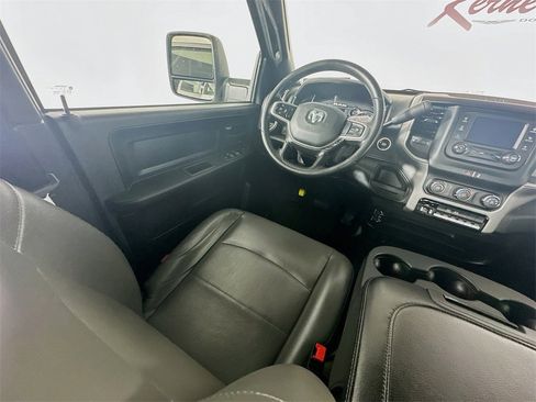 Used 2024 RAM 3500 Tradesman w/ Chrome Appearance Group image 9