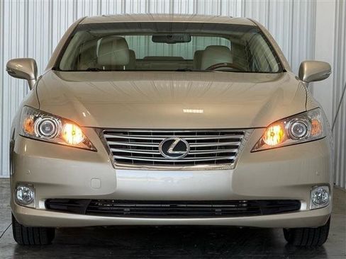 Used 2011 Lexus ES 350 w/ Luxury Pkg & Navigation w/ Preferred Accessory Package FWD image 29