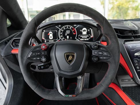 Used 2024 Lamborghini Revuelto image 10