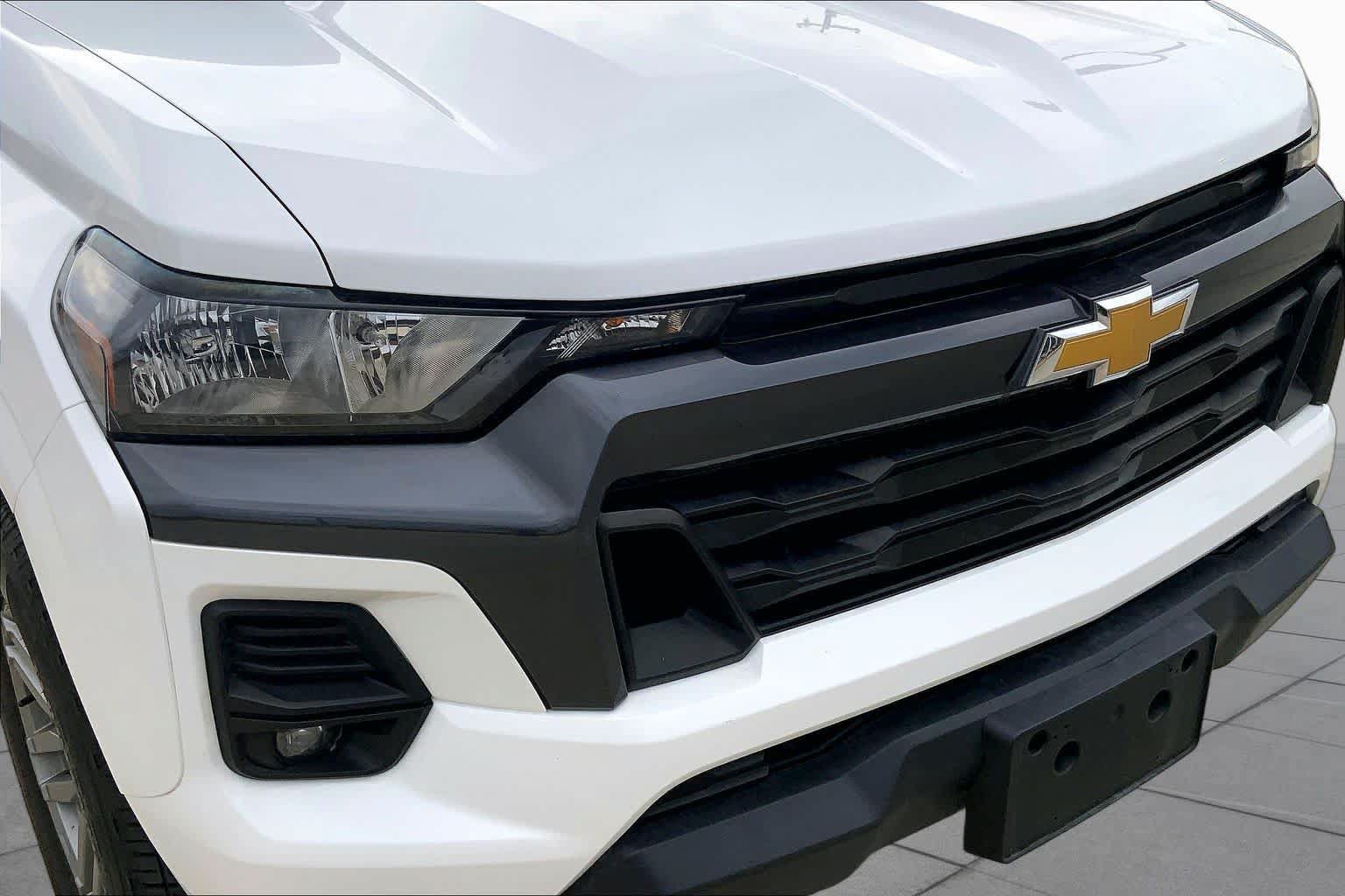 Used 2024 Chevrolet Colorado LT w/ LT Convenience Package II AWD/4WD image 32