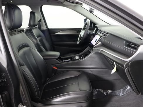 Used 2023 Jeep Grand Cherokee Limited RWD image 17