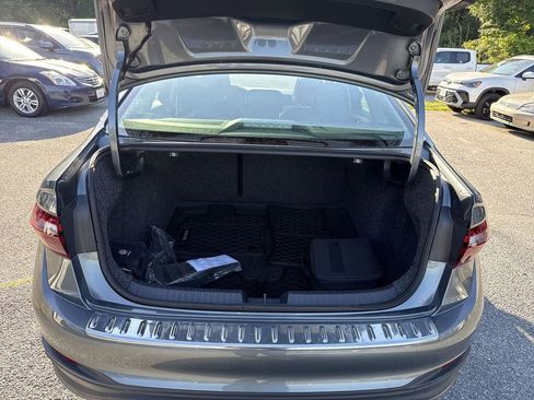 Used 2023 Volkswagen Jetta SE w/ Panoramic Sunroof Package FWD image 21