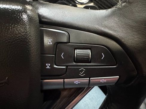 Used 2025 Cadillac XT6 Premium Luxury image 40