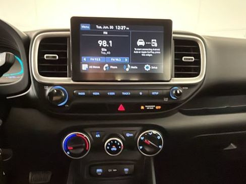 Certified 2025 Hyundai Venue SE FWD image 22